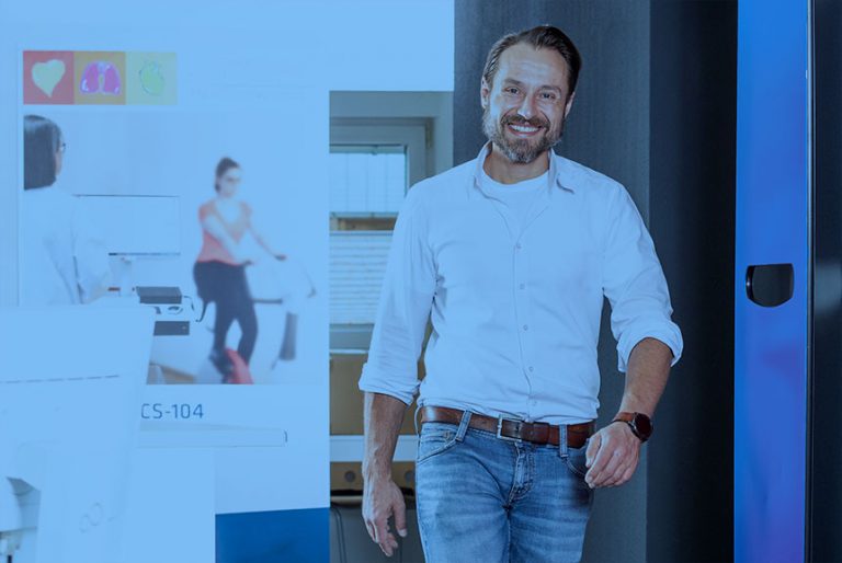 Valentin Bauer, Inhaber der HMS Medizintechnik Bauer GmbH, Experte für Medizintechnik, Ultraschallgeräte, Leasing-Angebote und internationalen Versand.