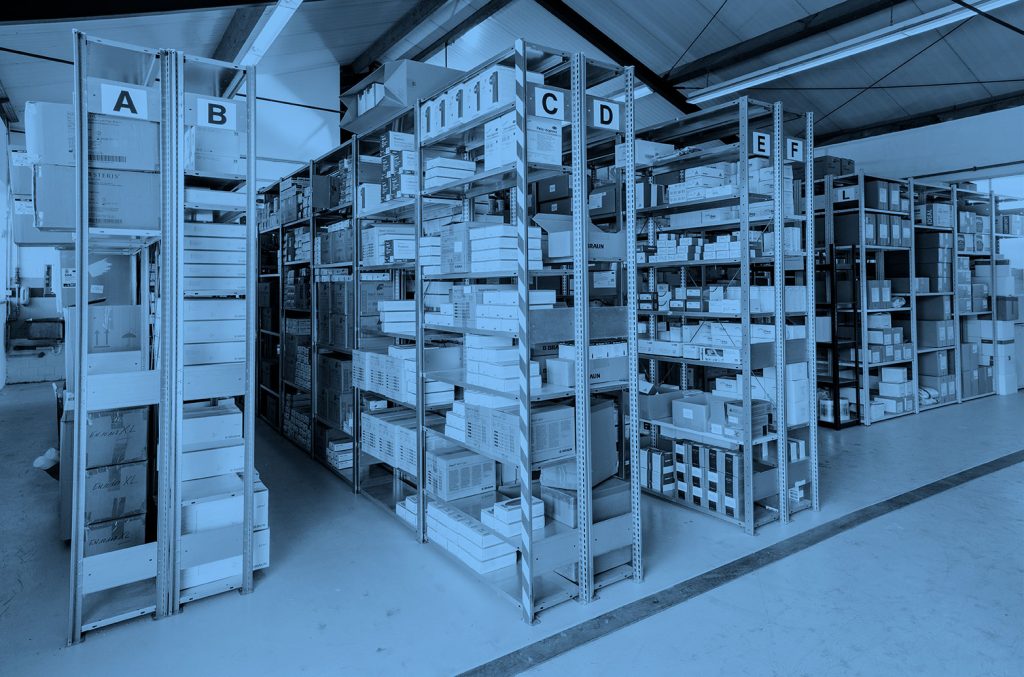 Sprechstundenbedarf und Praxisbedarf im Lager der HMS Medizintechnik Bauer GmbH