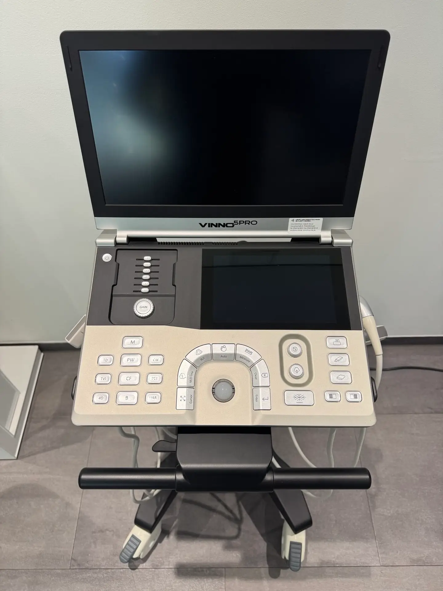 VINNO 5 PRO tragbares Ultraschallsystem mit Farbdoppler Laptop-Format mit 15″ Display. Preis anfragen und leasen bei HMS Medizintechnik Bauer GmbH